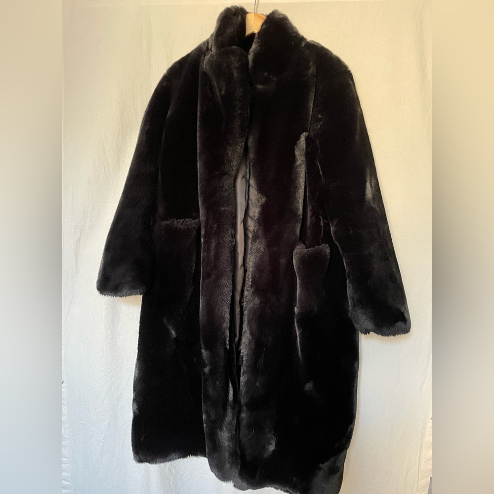 APPARIS Long Faux-Fur Black Coat